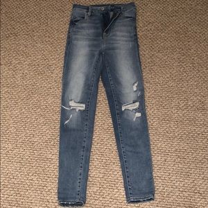 juniors ripped ulra high-rise american eagle jeans